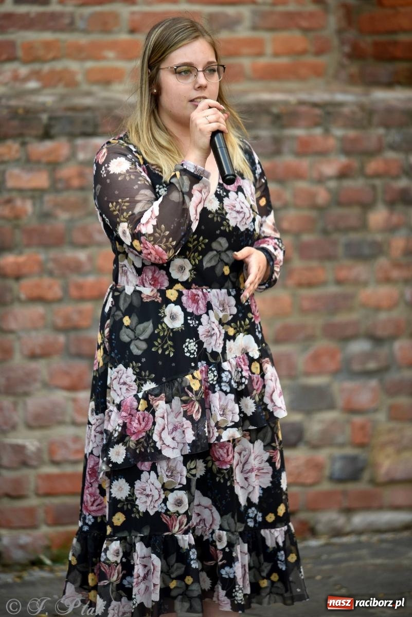 Zdjęcie w galerii na portalu naszraciborz.pl: Wokaliści Czwartej Ściany w koncercie na zamku wiadomości z regionu