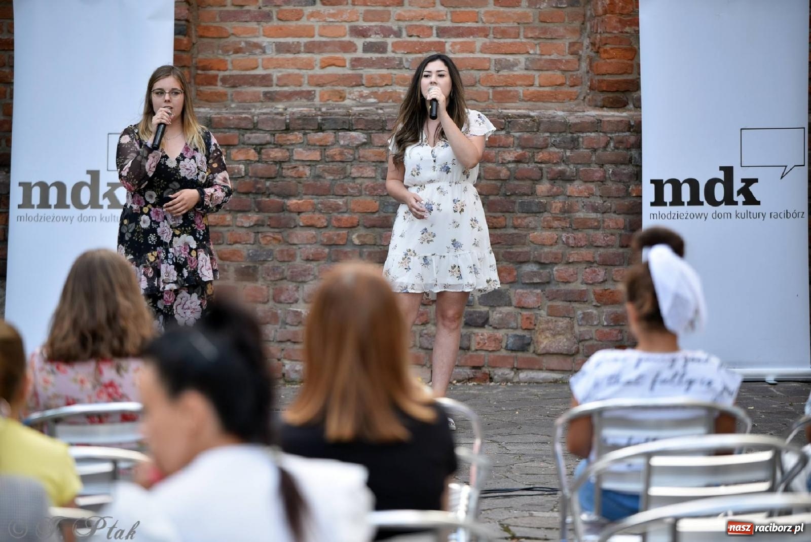 Zdjęcie w galerii na portalu naszraciborz.pl: Wokaliści Czwartej Ściany w koncercie na zamku wiadomości z regionu