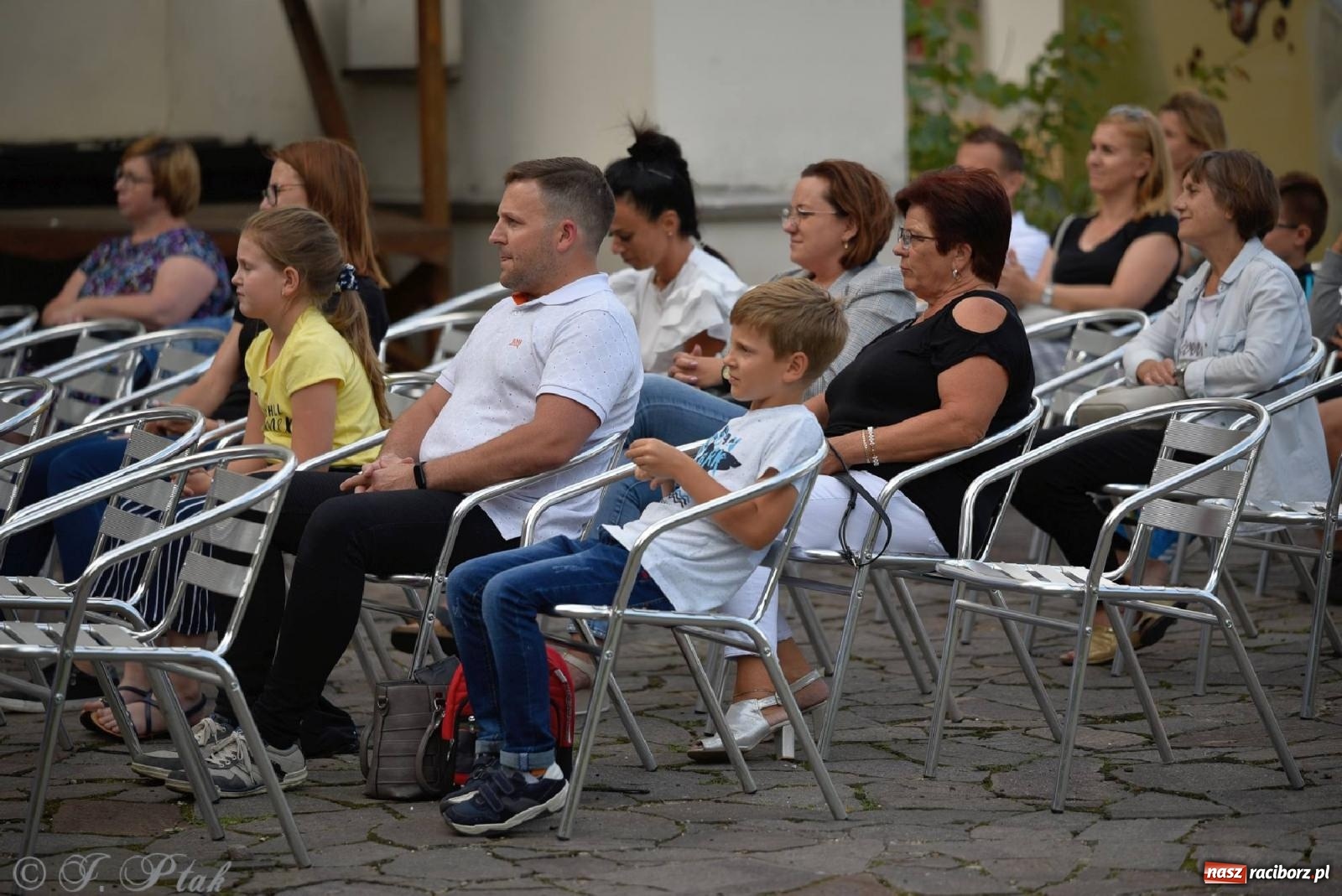 Zdjęcie w galerii na portalu naszraciborz.pl: Wokaliści Czwartej Ściany w koncercie na zamku wiadomości z regionu
