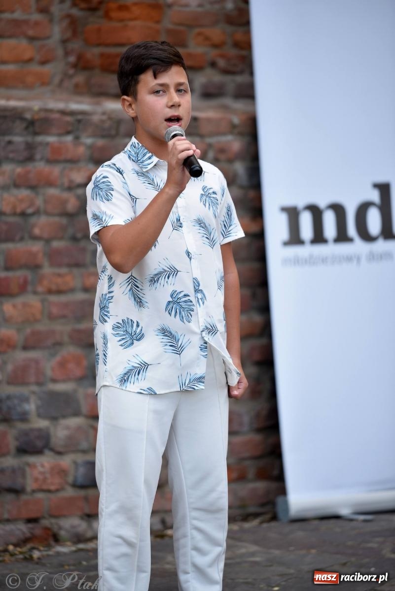 Zdjęcie w galerii na portalu naszraciborz.pl: Wokaliści Czwartej Ściany w koncercie na zamku wiadomości z regionu