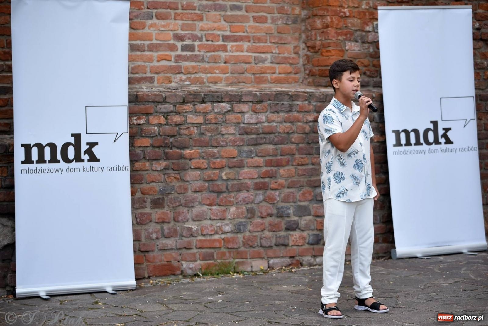 Zdjęcie w galerii na portalu naszraciborz.pl: Wokaliści Czwartej Ściany w koncercie na zamku wiadomości z regionu