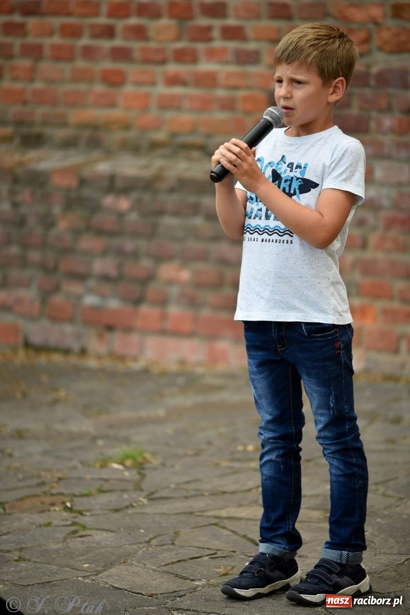 Zdjęcie w galerii na portalu naszraciborz.pl: Wokaliści Czwartej Ściany w koncercie na zamku wiadomości z regionu