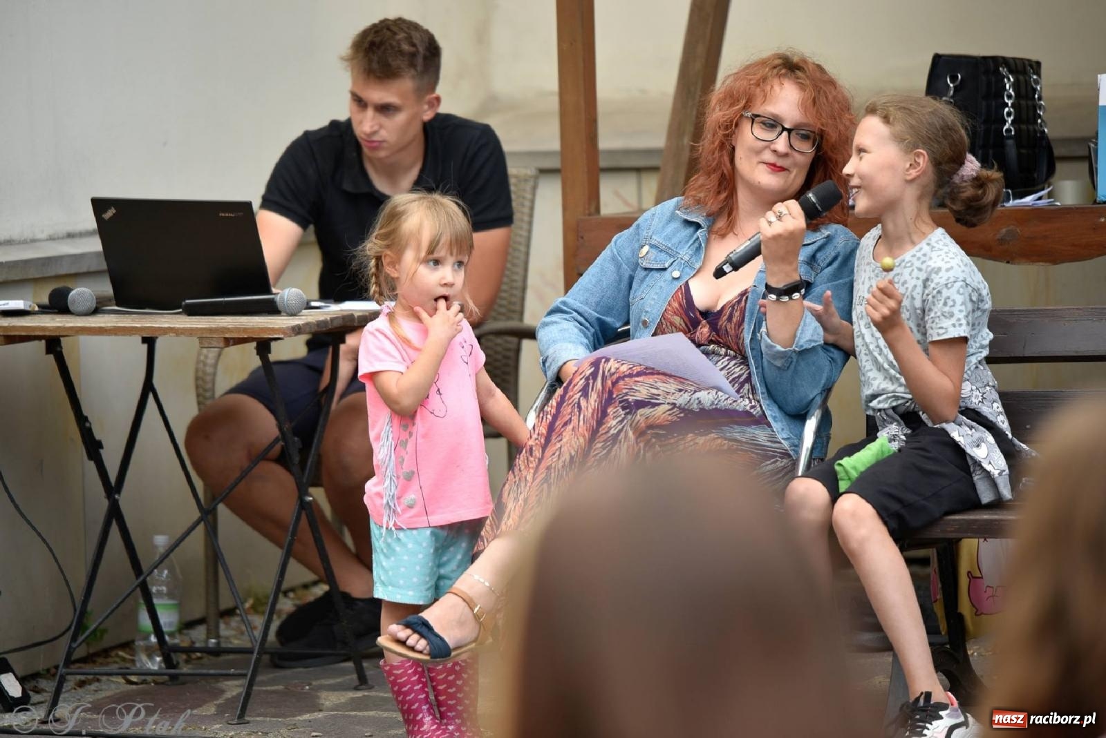 Zdjęcie w galerii na portalu naszraciborz.pl: Wokaliści Czwartej Ściany w koncercie na zamku wiadomości z regionu