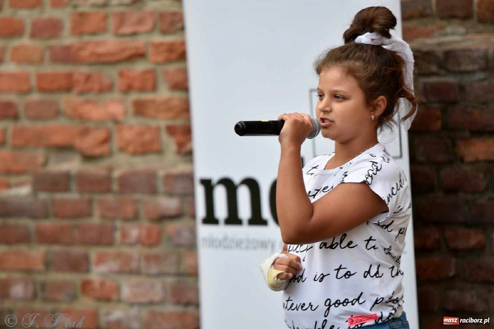 Zdjęcie w galerii na portalu naszraciborz.pl: Wokaliści Czwartej Ściany w koncercie na zamku wiadomości z regionu