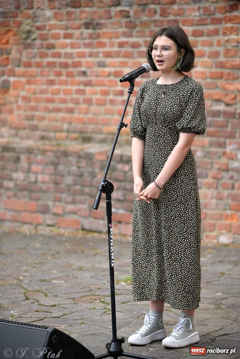 Zdjęcie w galerii na portalu naszraciborz.pl: Wokaliści Czwartej Ściany w koncercie na zamku wiadomości z regionu