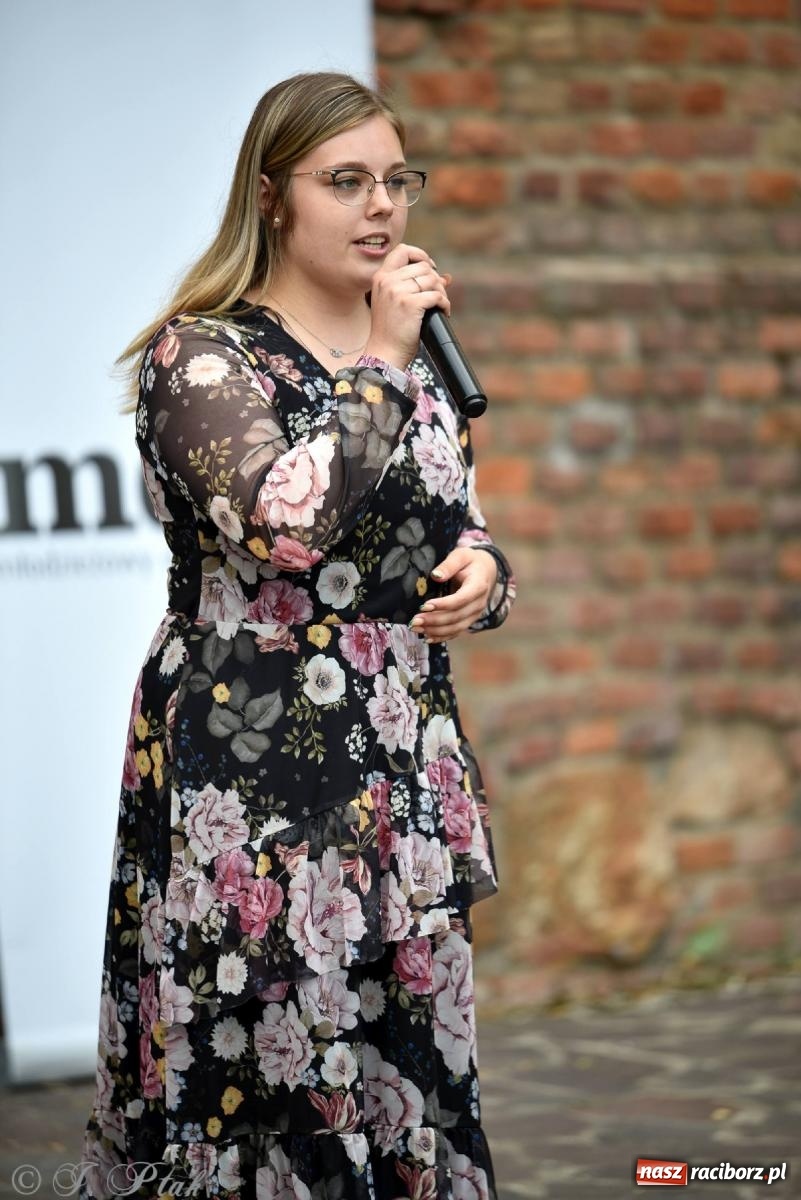 Zdjęcie w galerii na portalu naszraciborz.pl: Wokaliści Czwartej Ściany w koncercie na zamku wiadomości z regionu