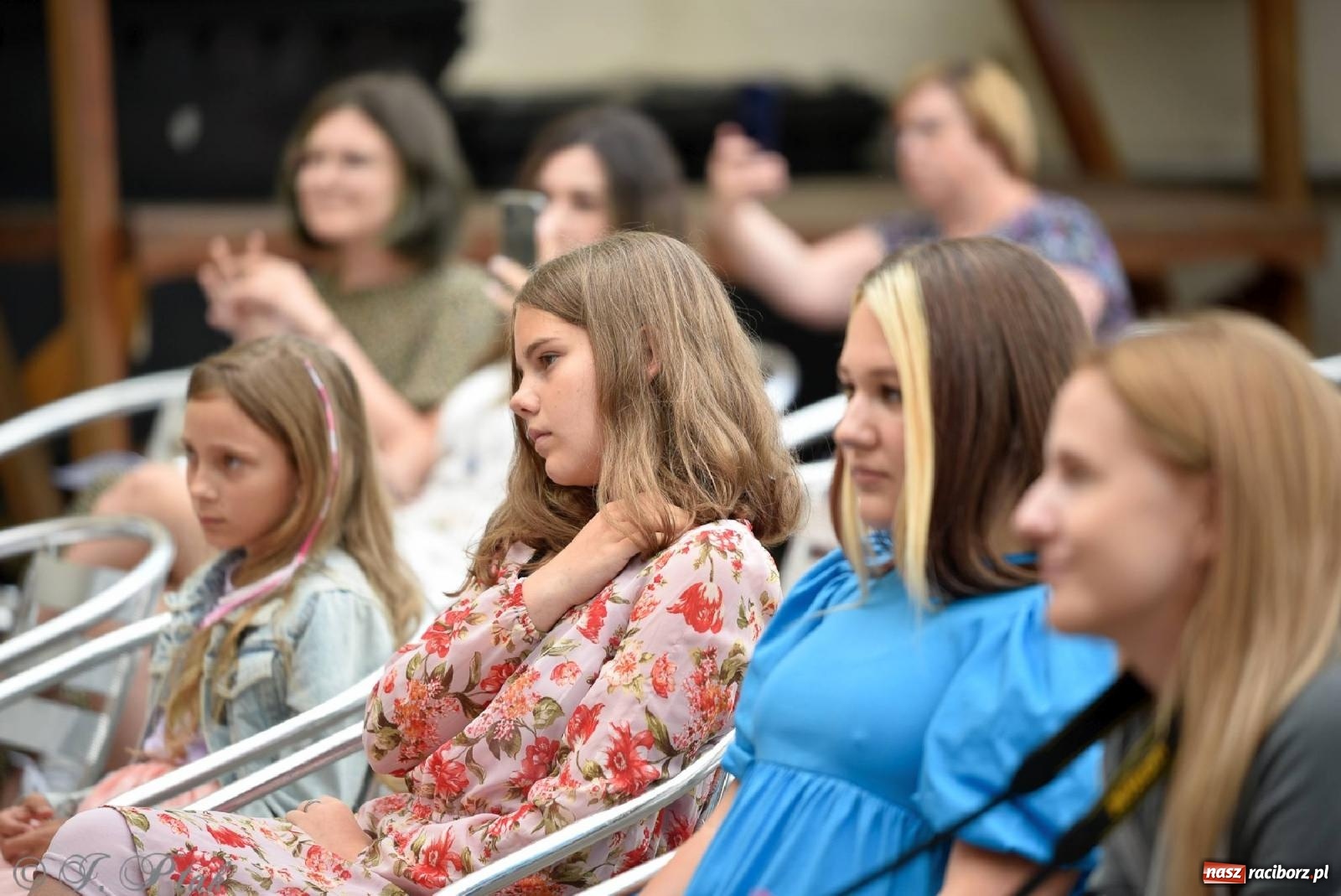 Zdjęcie w galerii na portalu naszraciborz.pl: Wokaliści Czwartej Ściany w koncercie na zamku wiadomości z regionu