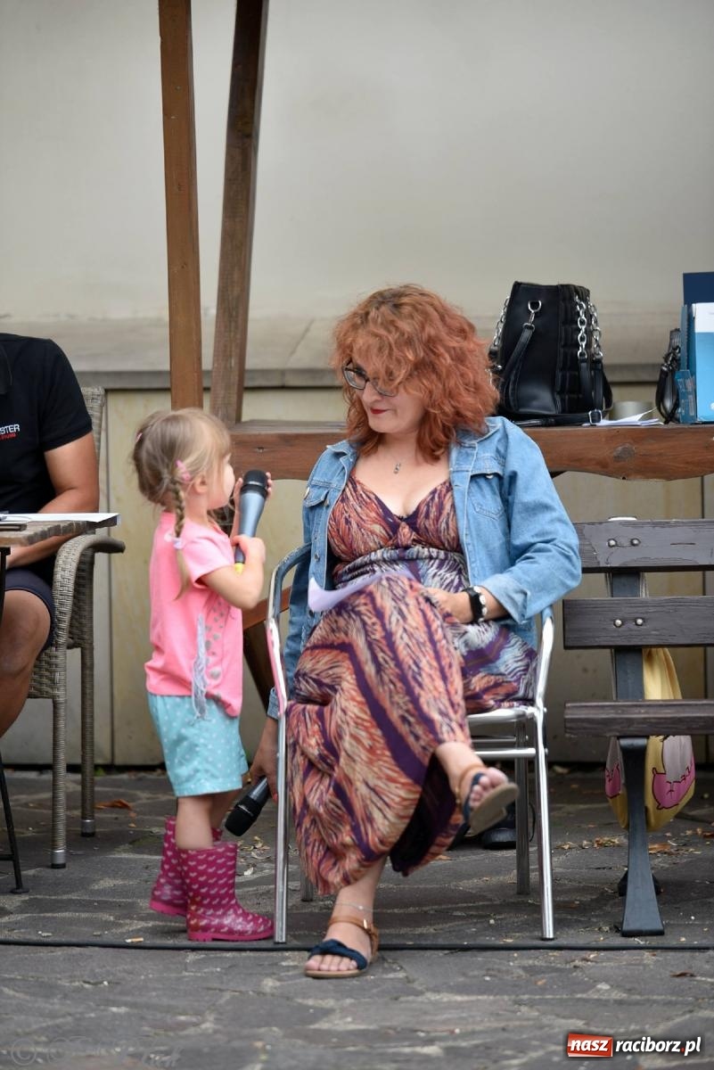 Zdjęcie w galerii na portalu naszraciborz.pl: Wokaliści Czwartej Ściany w koncercie na zamku wiadomości z regionu