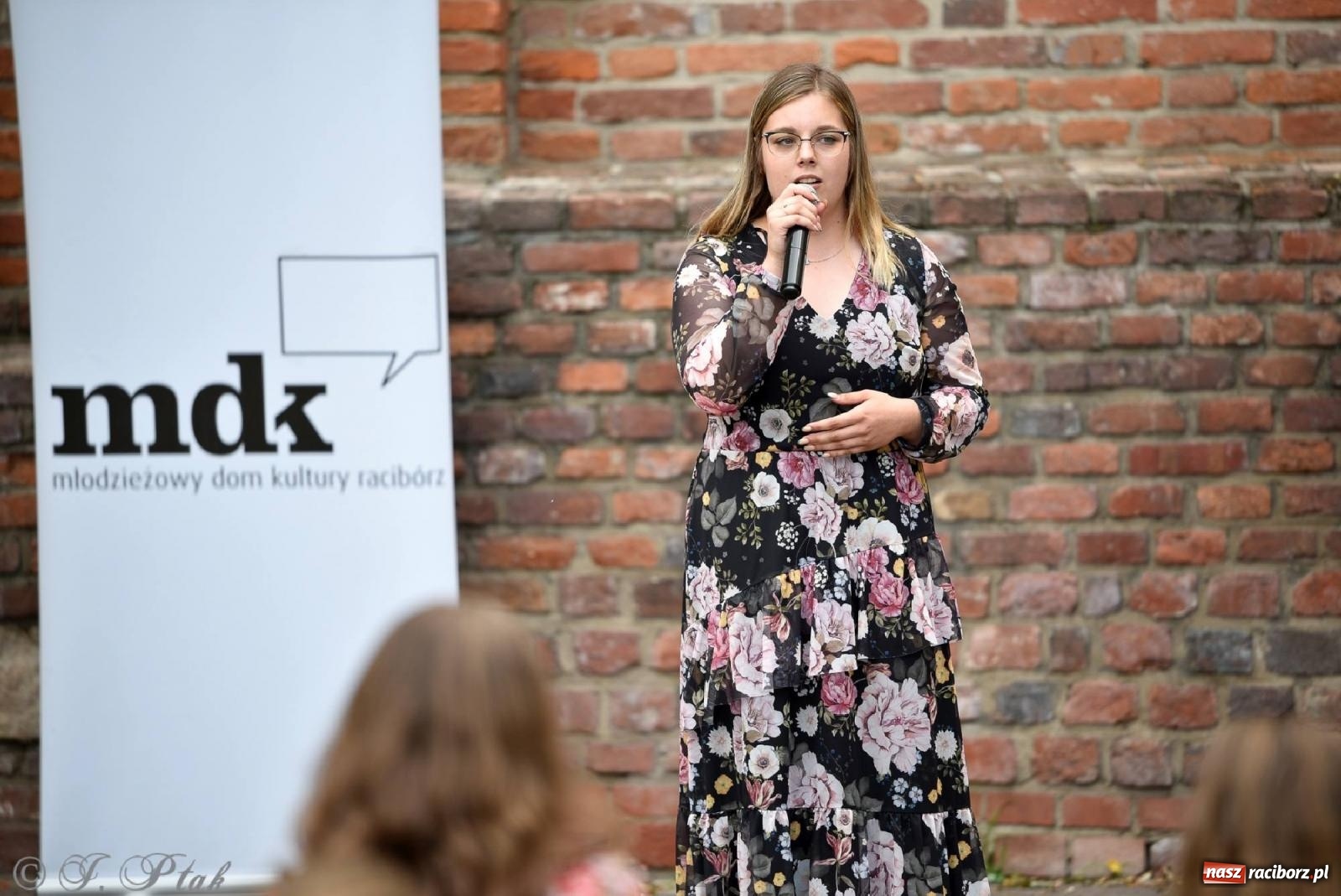 Zdjęcie w galerii na portalu naszraciborz.pl: Wokaliści Czwartej Ściany w koncercie na zamku wiadomości z regionu