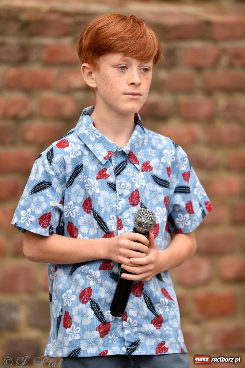 Zdjęcie w galerii na portalu naszraciborz.pl: Wokaliści Czwartej Ściany w koncercie na zamku wiadomości z regionu