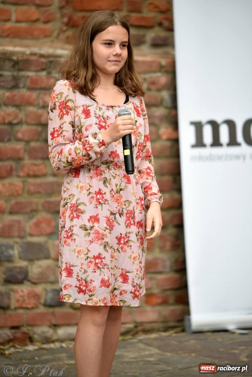 Zdjęcie w galerii na portalu naszraciborz.pl: Wokaliści Czwartej Ściany w koncercie na zamku wiadomości z regionu