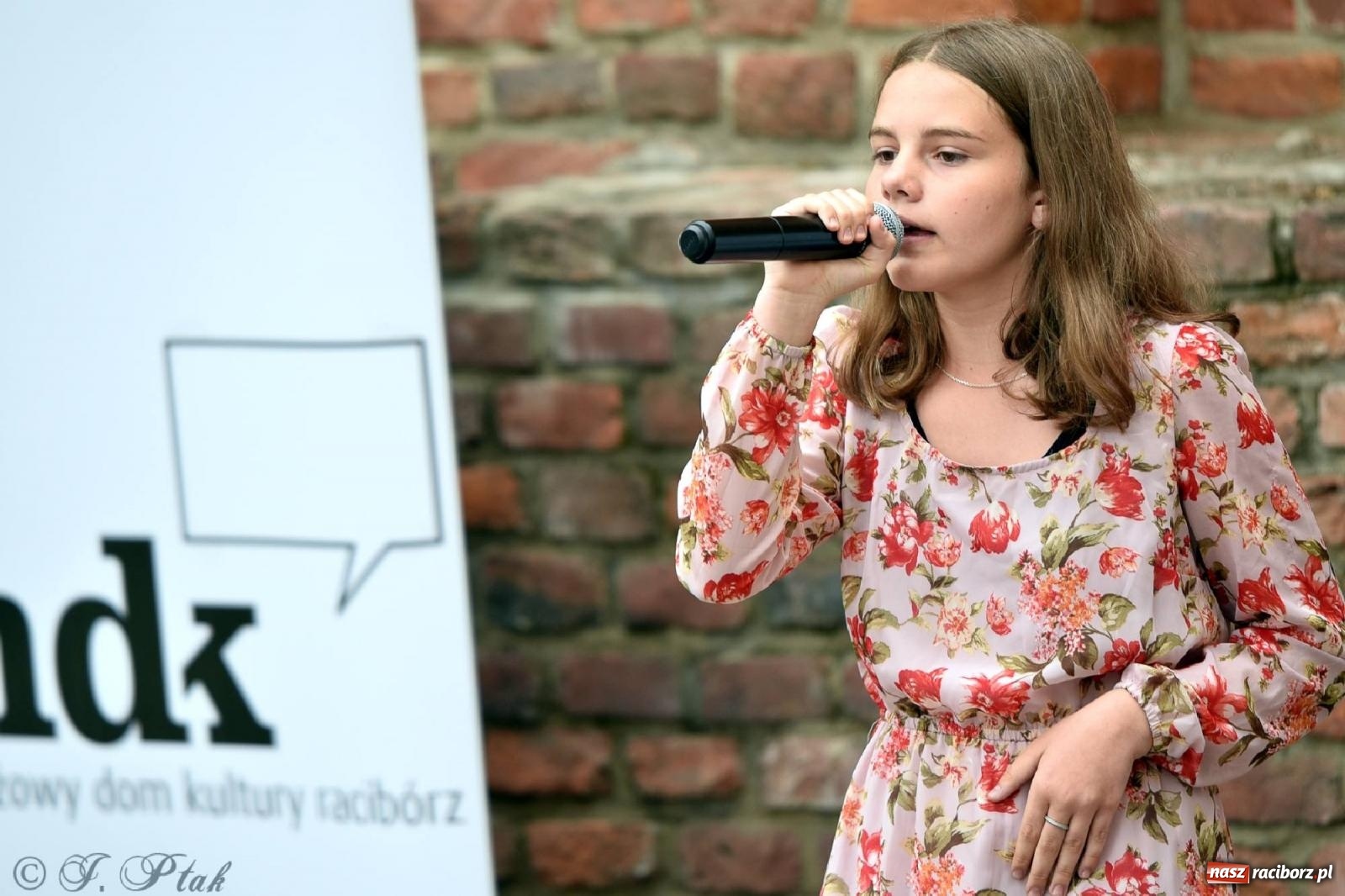 Zdjęcie w galerii na portalu naszraciborz.pl: Wokaliści Czwartej Ściany w koncercie na zamku wiadomości z regionu