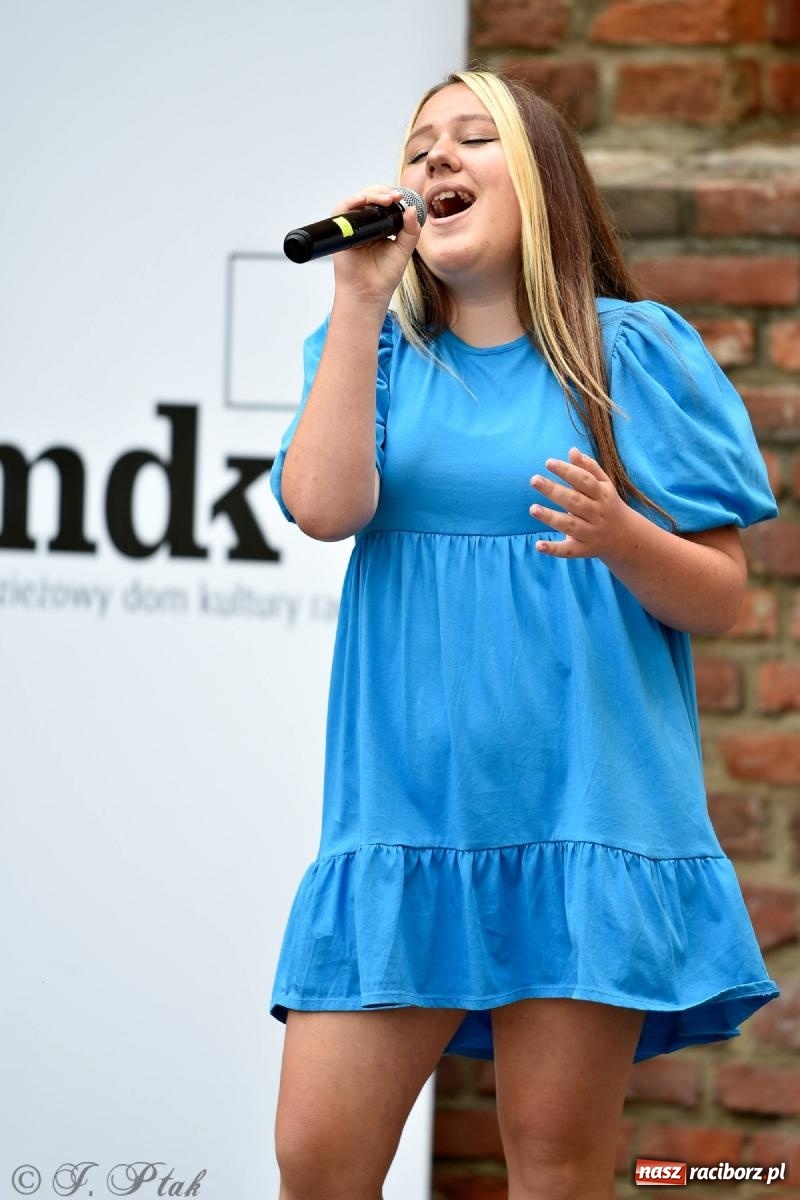 Zdjęcie w galerii na portalu naszraciborz.pl: Wokaliści Czwartej Ściany w koncercie na zamku wiadomości z regionu