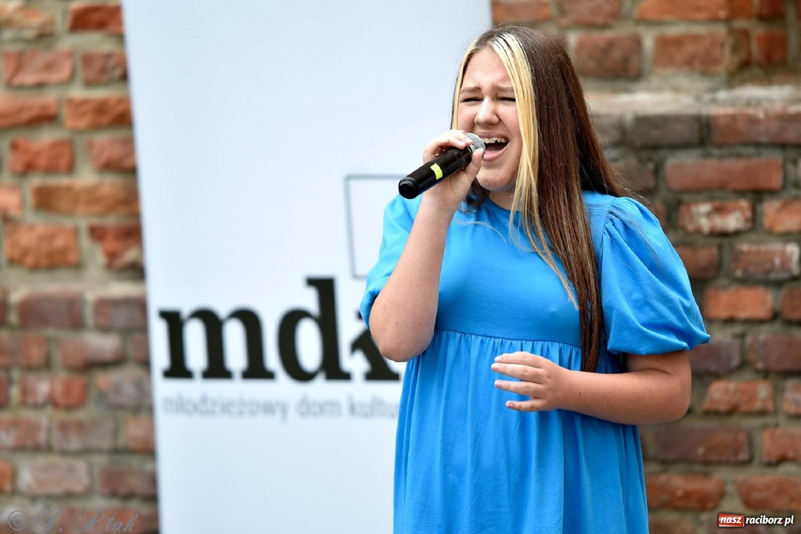 Zdjęcie w galerii na portalu naszraciborz.pl: Wokaliści Czwartej Ściany w koncercie na zamku wiadomości z regionu