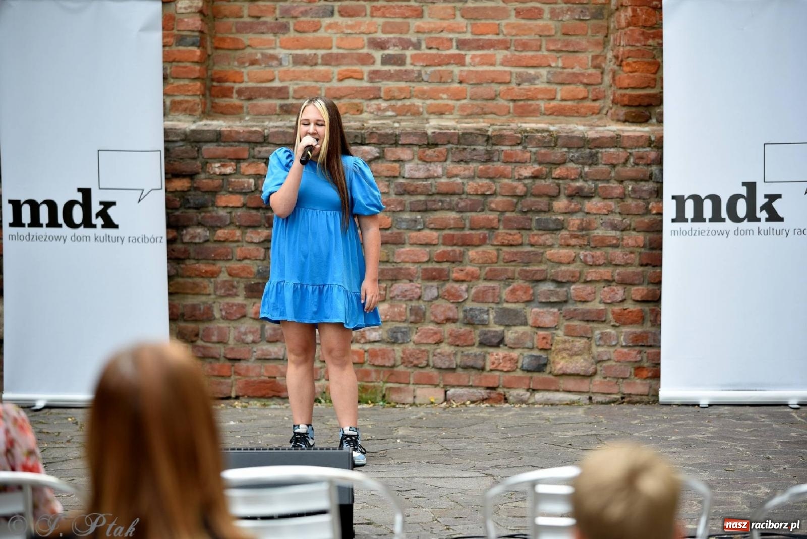 Zdjęcie w galerii na portalu naszraciborz.pl: Wokaliści Czwartej Ściany w koncercie na zamku wiadomości z regionu