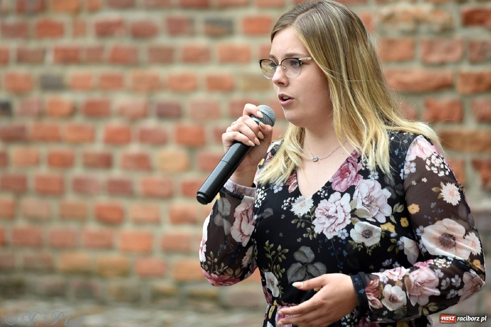 Zdjęcie w galerii na portalu naszraciborz.pl: Wokaliści Czwartej Ściany w koncercie na zamku wiadomości z regionu