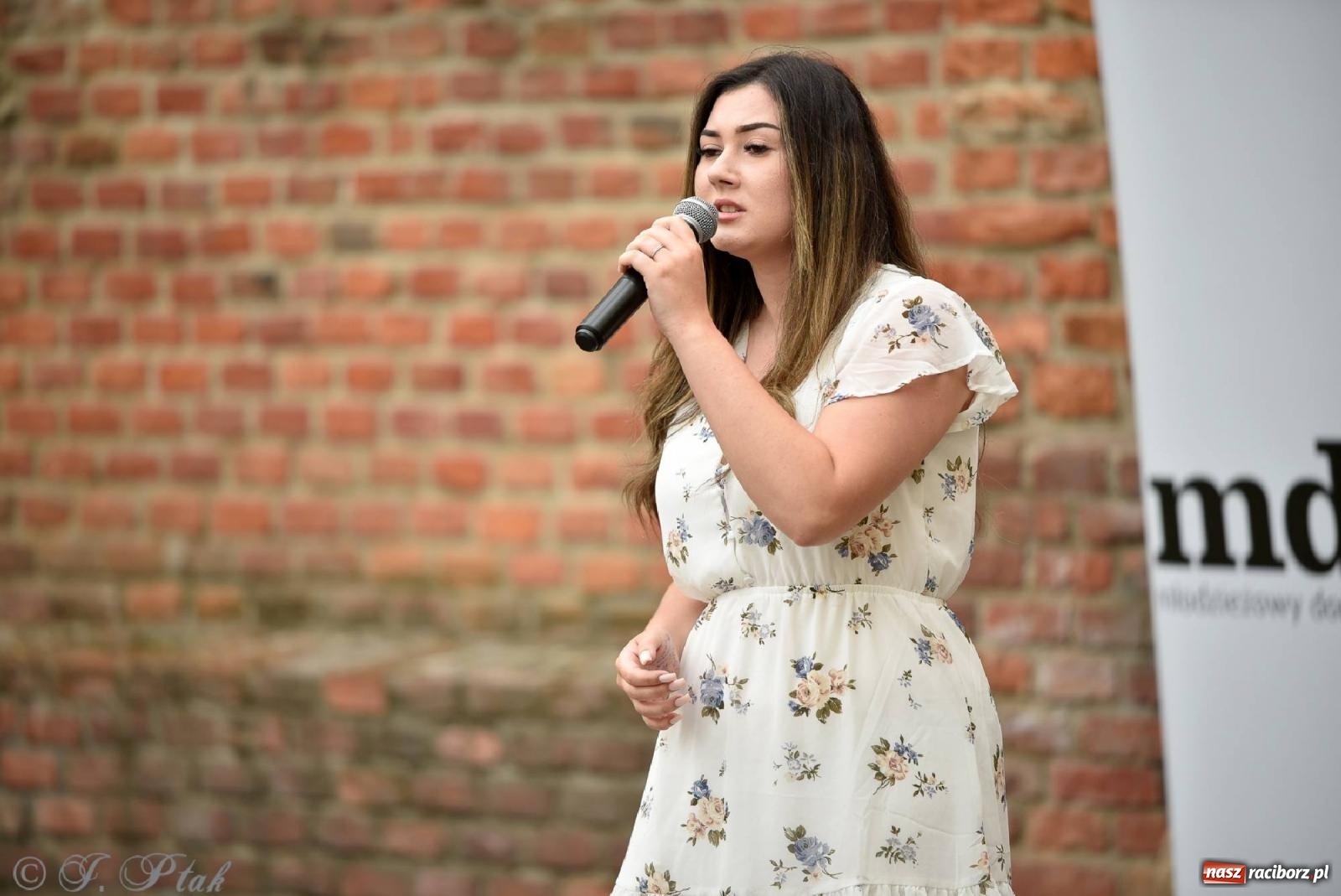 Zdjęcie w galerii na portalu naszraciborz.pl: Wokaliści Czwartej Ściany w koncercie na zamku wiadomości z regionu