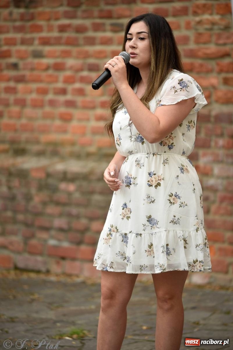 Zdjęcie w galerii na portalu naszraciborz.pl: Wokaliści Czwartej Ściany w koncercie na zamku wiadomości z regionu