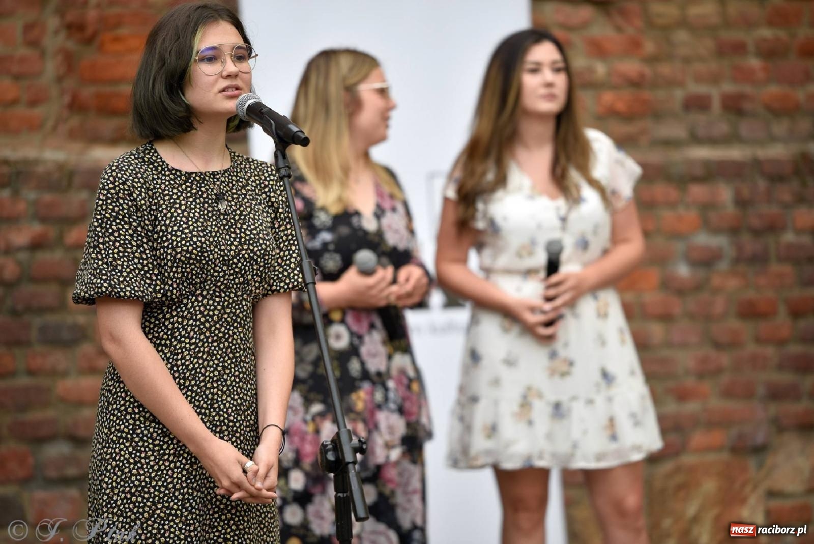 Zdjęcie w galerii na portalu naszraciborz.pl: Wokaliści Czwartej Ściany w koncercie na zamku wiadomości z regionu