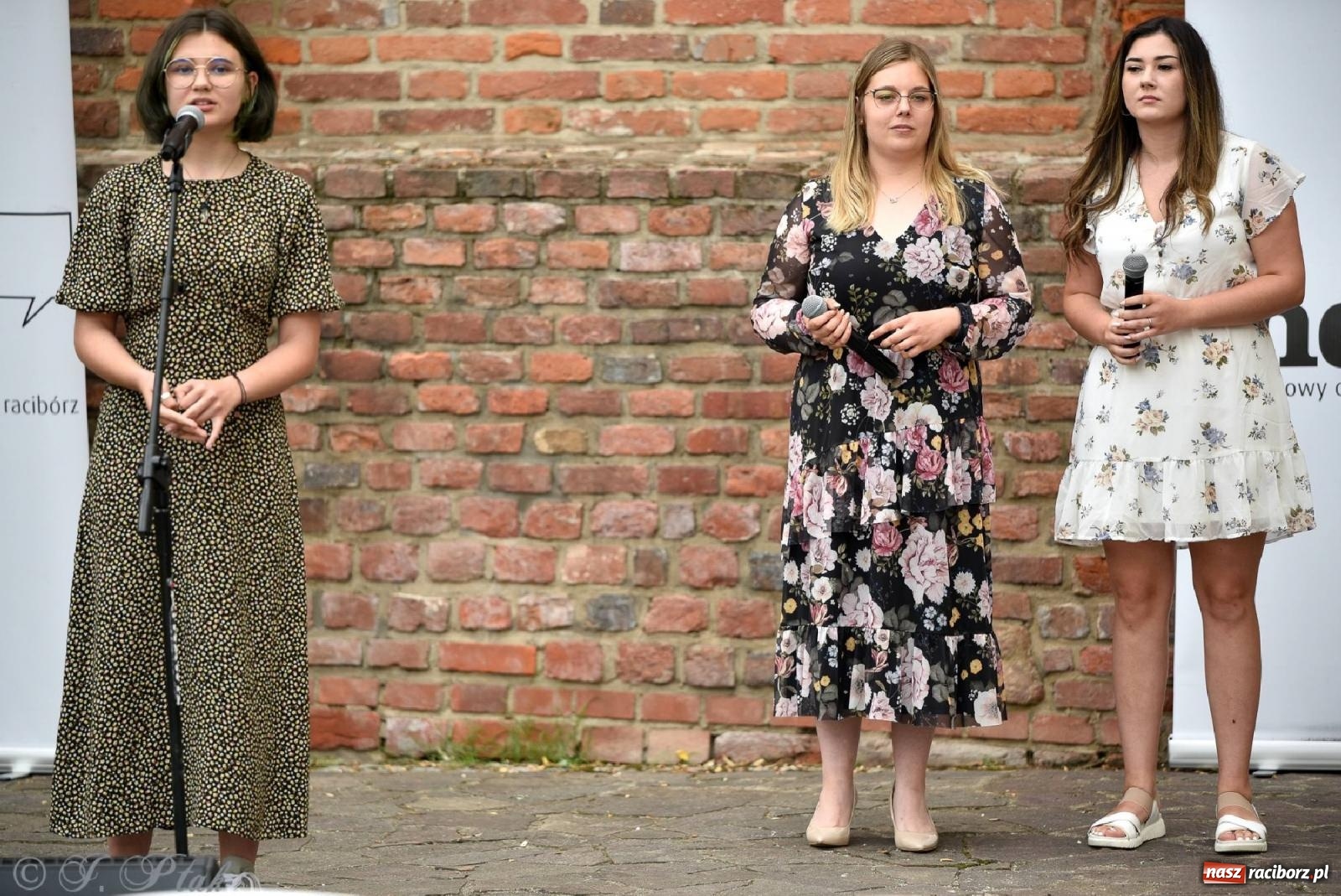 Zdjęcie w galerii na portalu naszraciborz.pl: Wokaliści Czwartej Ściany w koncercie na zamku wiadomości z regionu