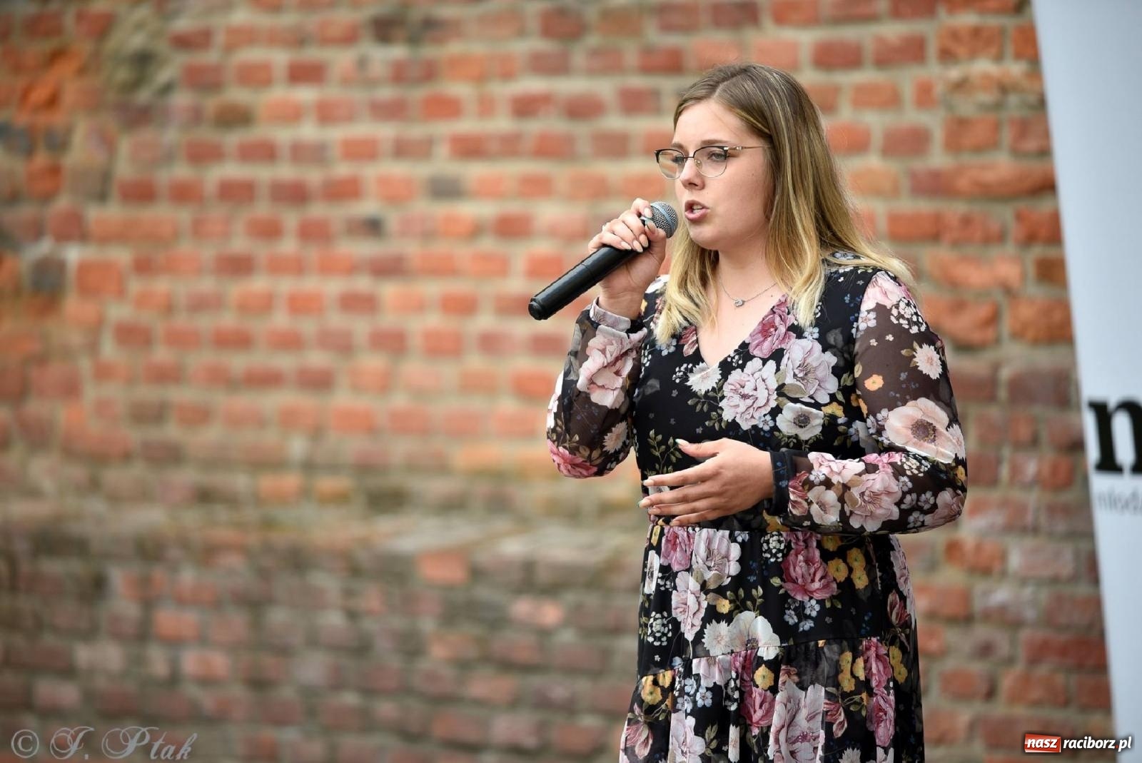 Zdjęcie w galerii na portalu naszraciborz.pl: Wokaliści Czwartej Ściany w koncercie na zamku wiadomości z regionu