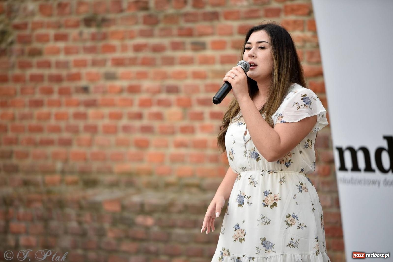 Zdjęcie w galerii na portalu naszraciborz.pl: Wokaliści Czwartej Ściany w koncercie na zamku wiadomości z regionu