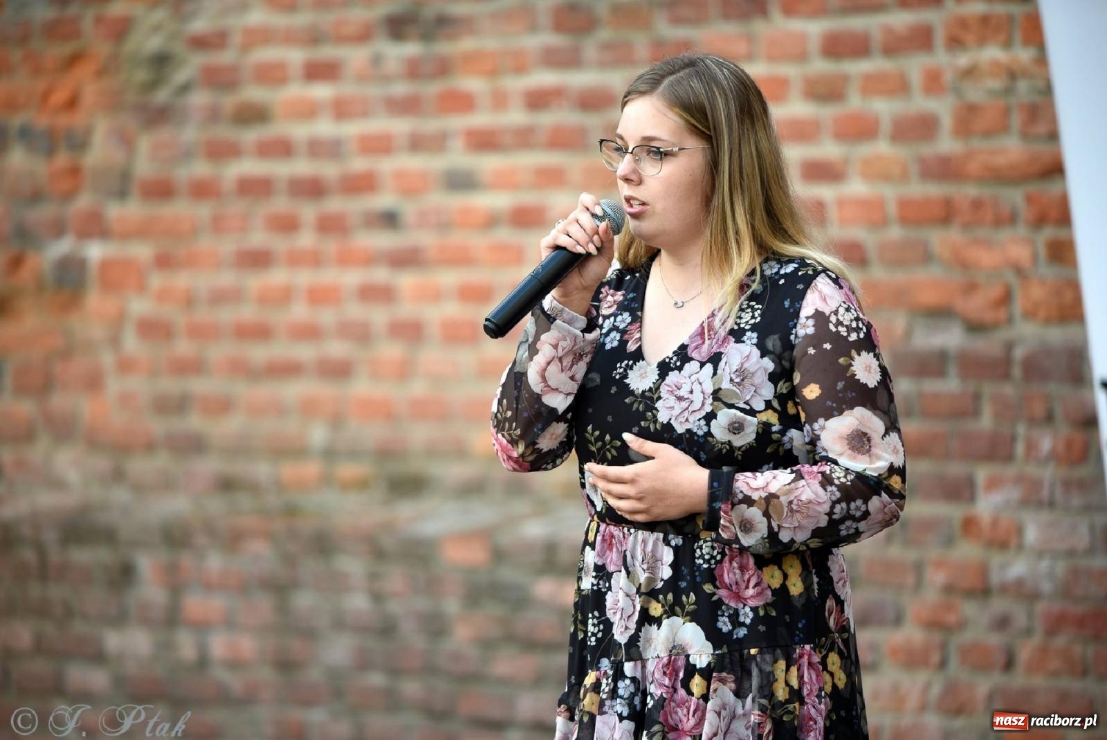 Zdjęcie w galerii na portalu naszraciborz.pl: Wokaliści Czwartej Ściany w koncercie na zamku wiadomości z regionu