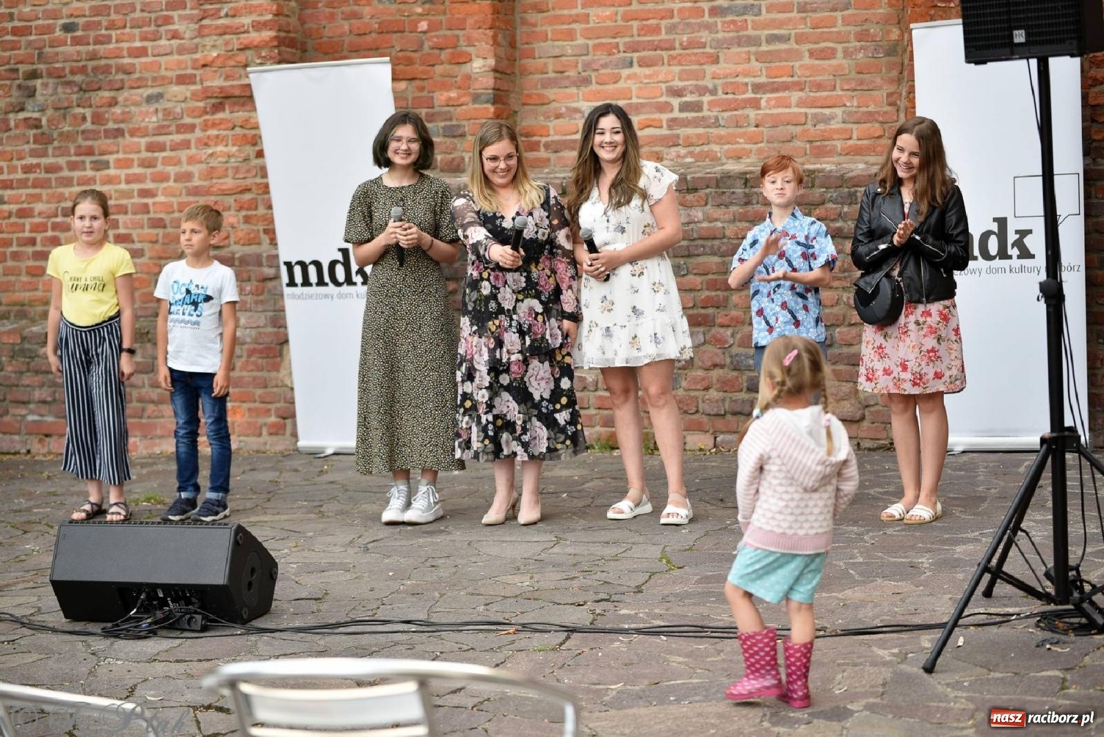 Zdjęcie w galerii na portalu naszraciborz.pl: Wokaliści Czwartej Ściany w koncercie na zamku wiadomości z regionu