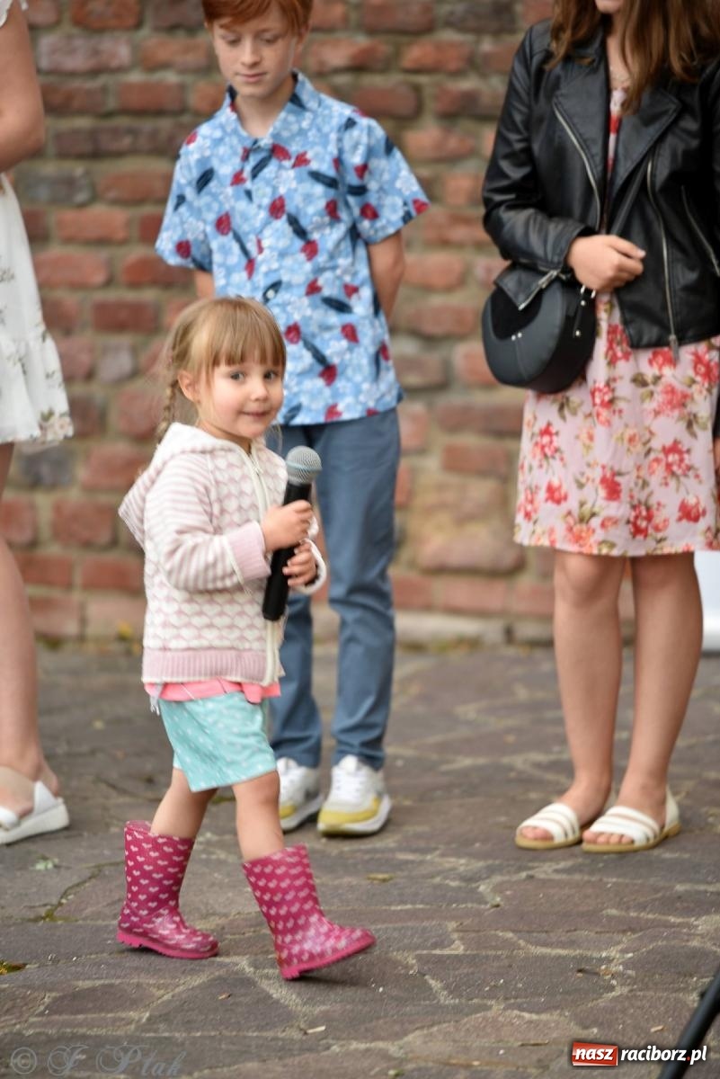 Zdjęcie w galerii na portalu naszraciborz.pl: Wokaliści Czwartej Ściany w koncercie na zamku wiadomości z regionu