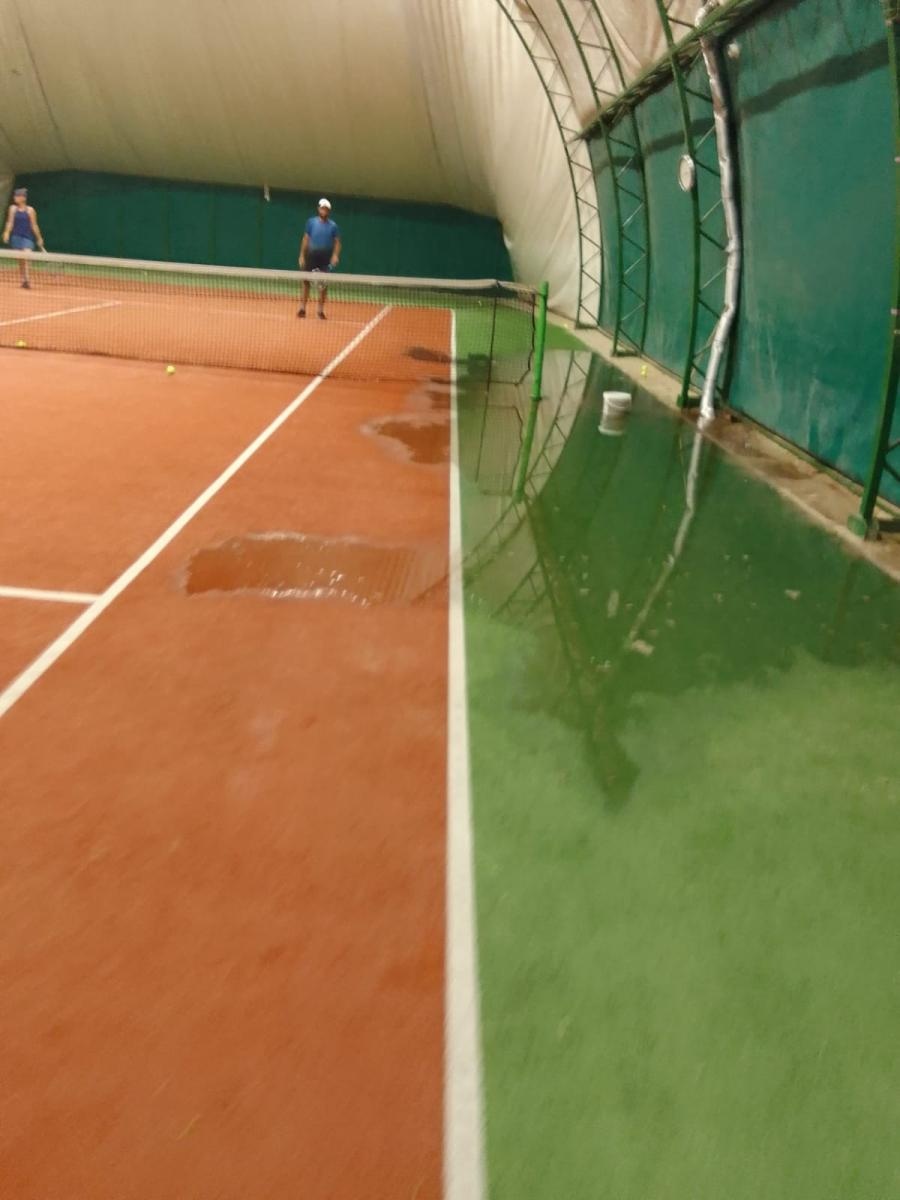 Zdjęcie w galerii na portalu naszraciborz.pl: List do redakcji: Stan techniczny tego kortu to skandal! wiadomości z regionu