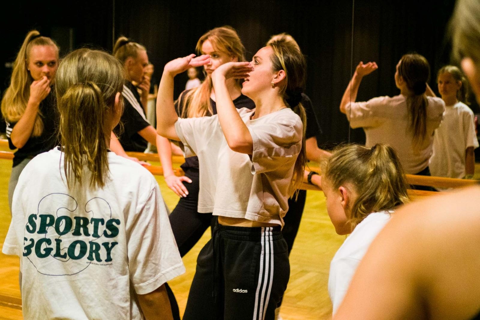 Zdjęcie w galerii na portalu naszraciborz.pl: Kolory życia. Dwudniowe polsko-czeskie warsztaty taneczne w RCK [FOTO] wiadomości z regionu
