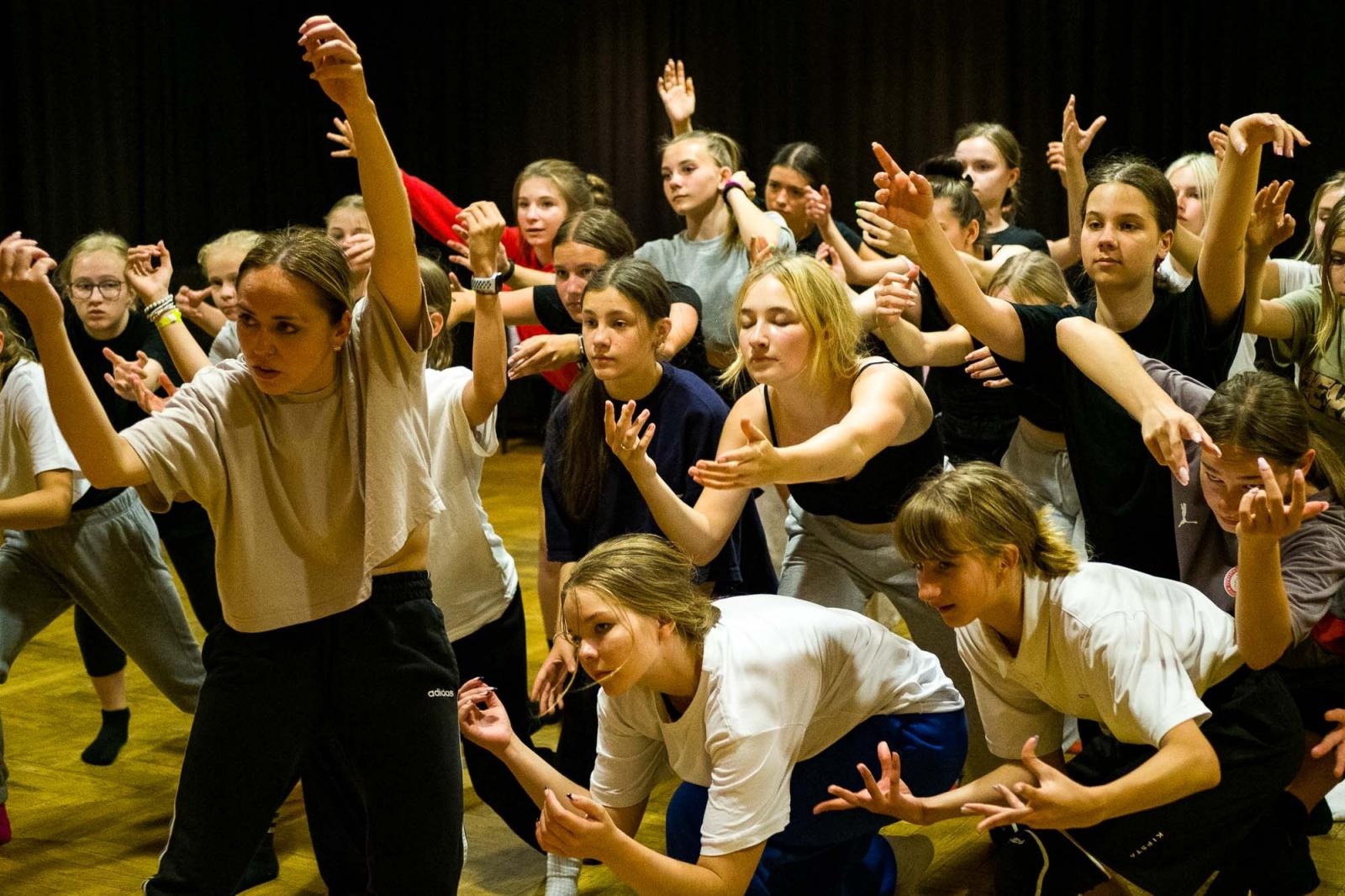 Zdjęcie w galerii na portalu naszraciborz.pl: Kolory życia. Dwudniowe polsko-czeskie warsztaty taneczne w RCK [FOTO] wiadomości z regionu