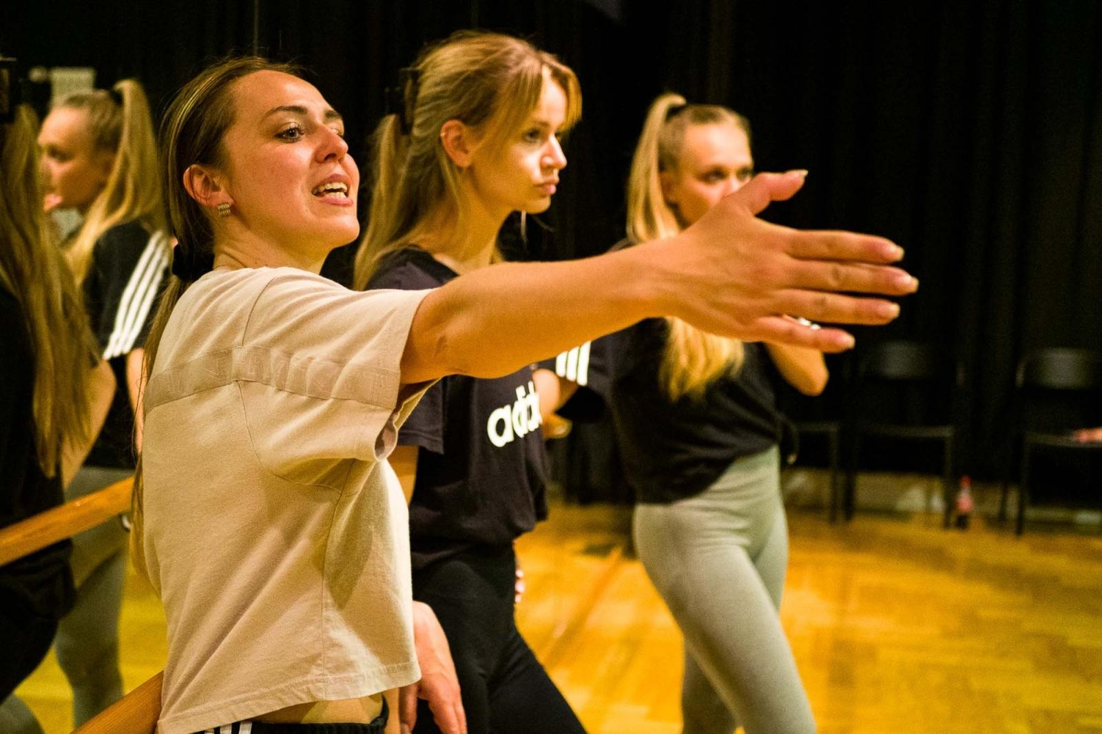 Zdjęcie w galerii na portalu naszraciborz.pl: Kolory życia. Dwudniowe polsko-czeskie warsztaty taneczne w RCK [FOTO] wiadomości z regionu