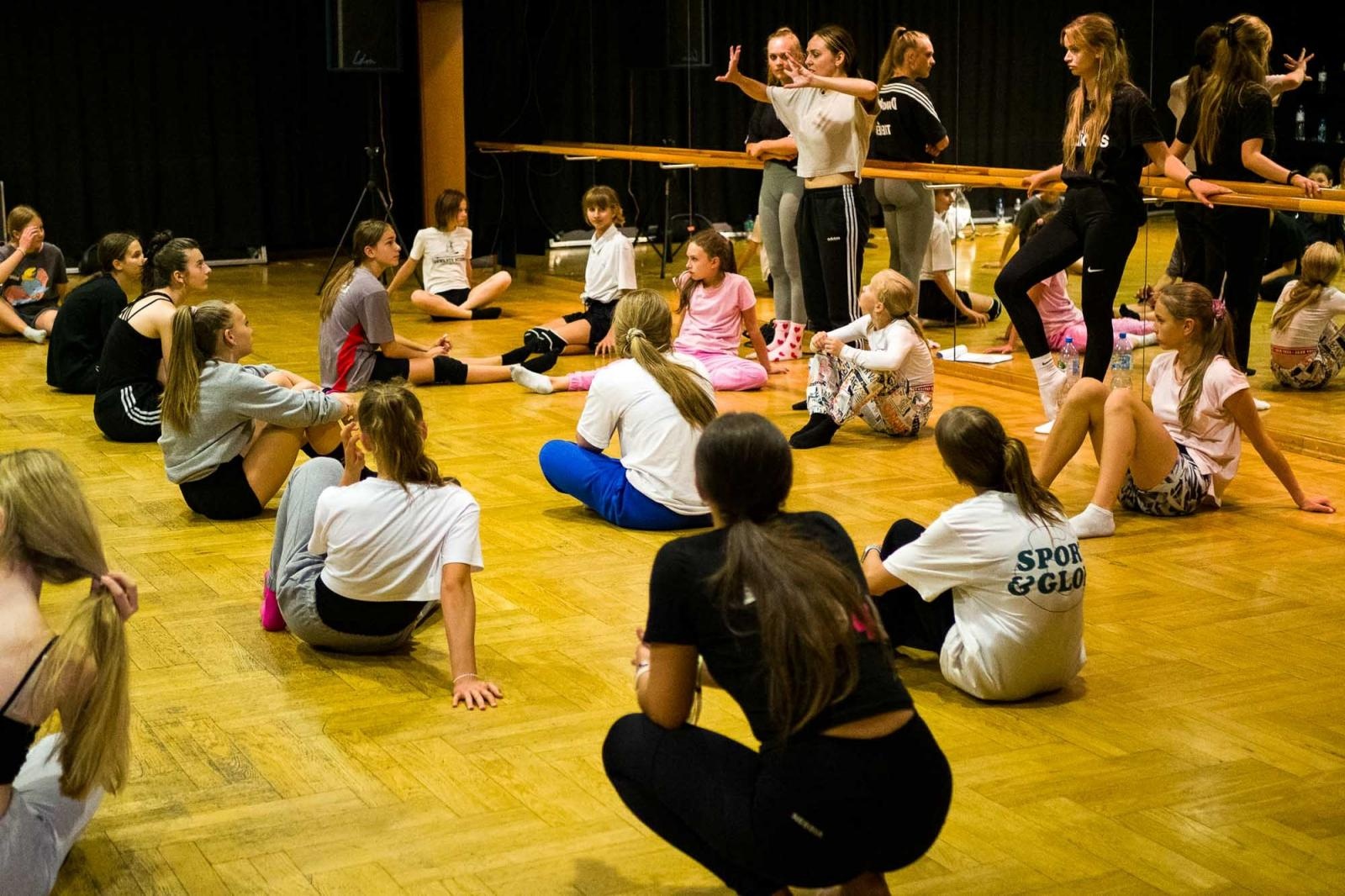 Zdjęcie w galerii na portalu naszraciborz.pl: Kolory życia. Dwudniowe polsko-czeskie warsztaty taneczne w RCK [FOTO] wiadomości z regionu