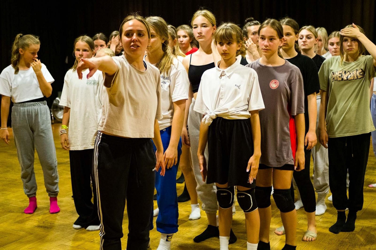 Zdjęcie w galerii na portalu naszraciborz.pl: Kolory życia. Dwudniowe polsko-czeskie warsztaty taneczne w RCK [FOTO] wiadomości z regionu