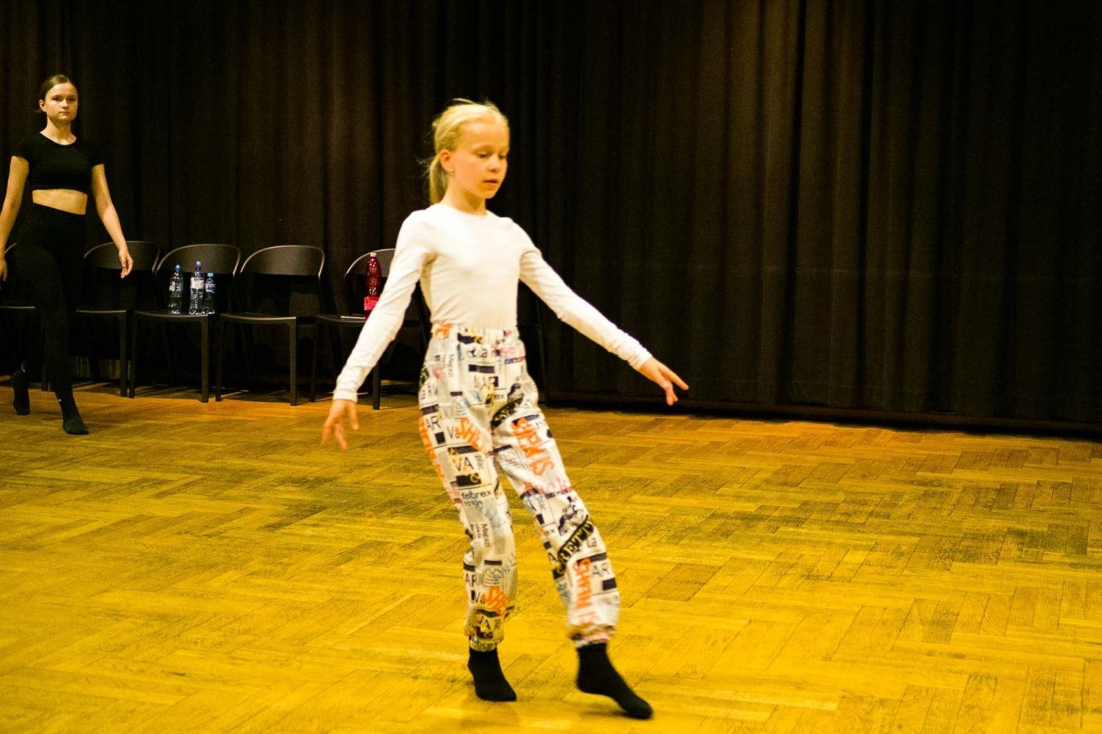 Zdjęcie w galerii na portalu naszraciborz.pl: Kolory życia. Dwudniowe polsko-czeskie warsztaty taneczne w RCK [FOTO] wiadomości z regionu