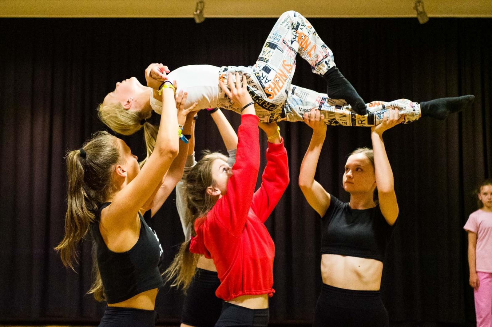 Zdjęcie w galerii na portalu naszraciborz.pl: Kolory życia. Dwudniowe polsko-czeskie warsztaty taneczne w RCK [FOTO] wiadomości z regionu