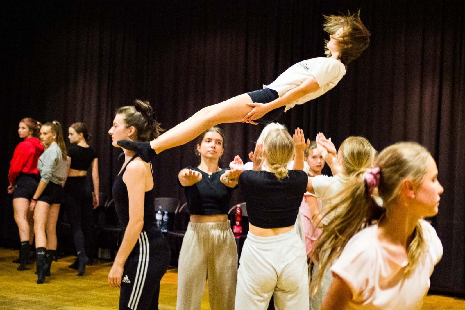 Zdjęcie w galerii na portalu naszraciborz.pl: Kolory życia. Dwudniowe polsko-czeskie warsztaty taneczne w RCK [FOTO] wiadomości z regionu