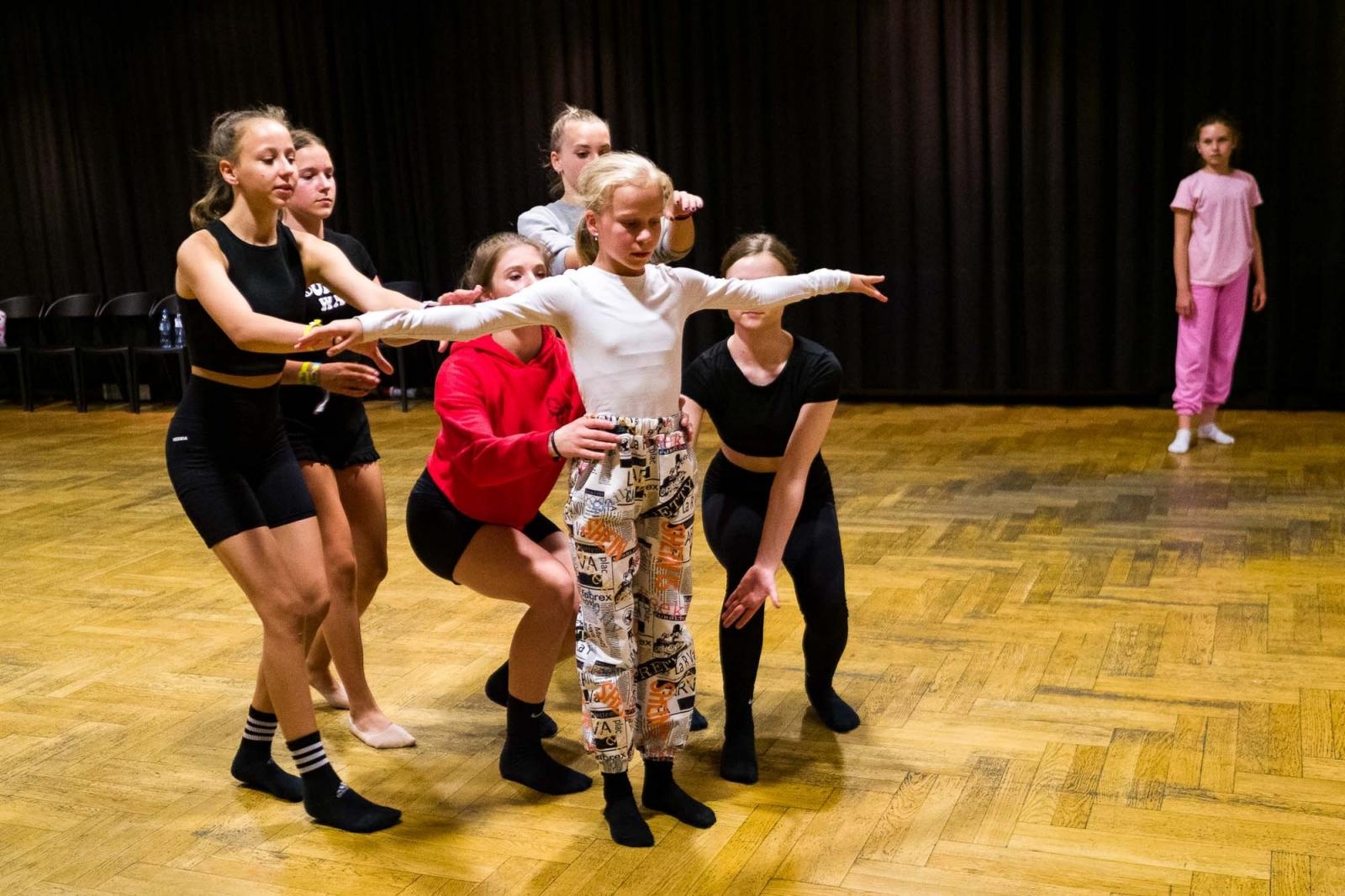 Zdjęcie w galerii na portalu naszraciborz.pl: Kolory życia. Dwudniowe polsko-czeskie warsztaty taneczne w RCK [FOTO] wiadomości z regionu