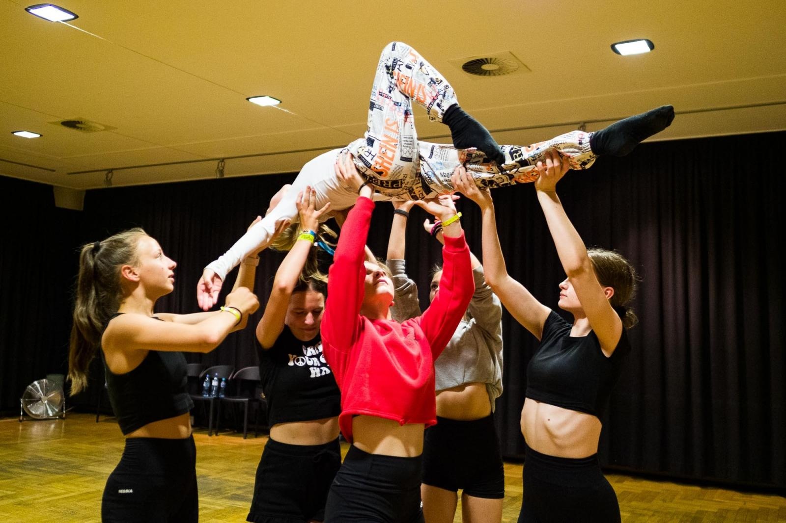 Zdjęcie w galerii na portalu naszraciborz.pl: Kolory życia. Dwudniowe polsko-czeskie warsztaty taneczne w RCK [FOTO] wiadomości z regionu