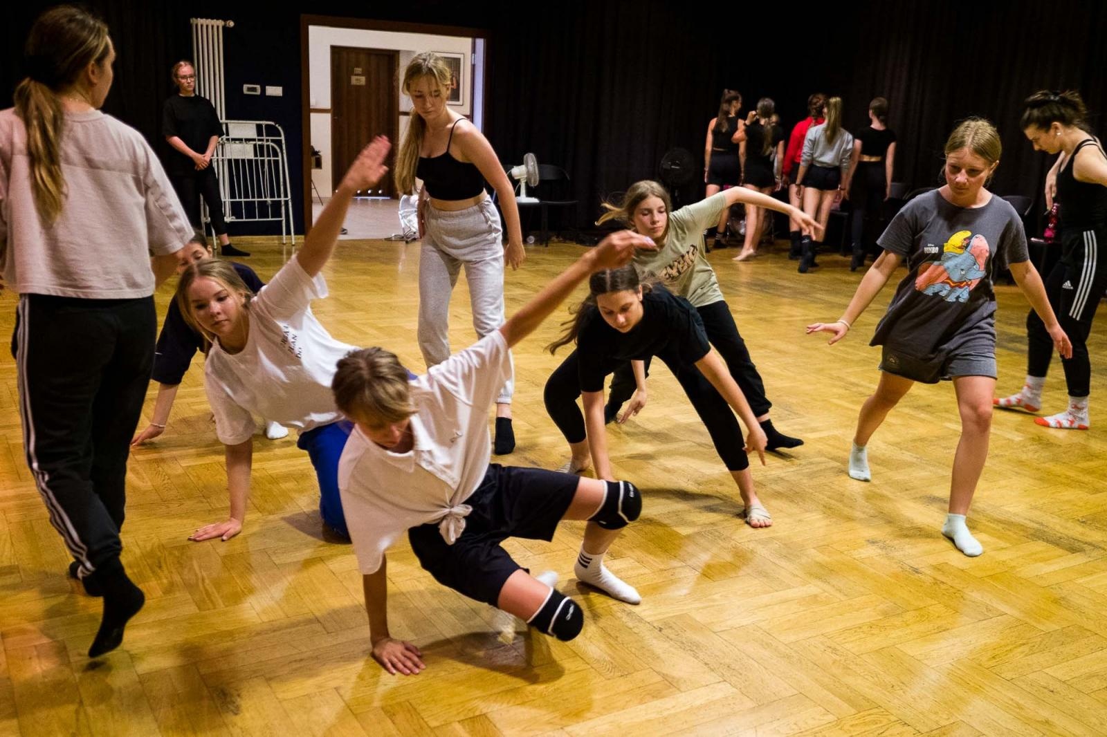 Zdjęcie w galerii na portalu naszraciborz.pl: Kolory życia. Dwudniowe polsko-czeskie warsztaty taneczne w RCK [FOTO] wiadomości z regionu