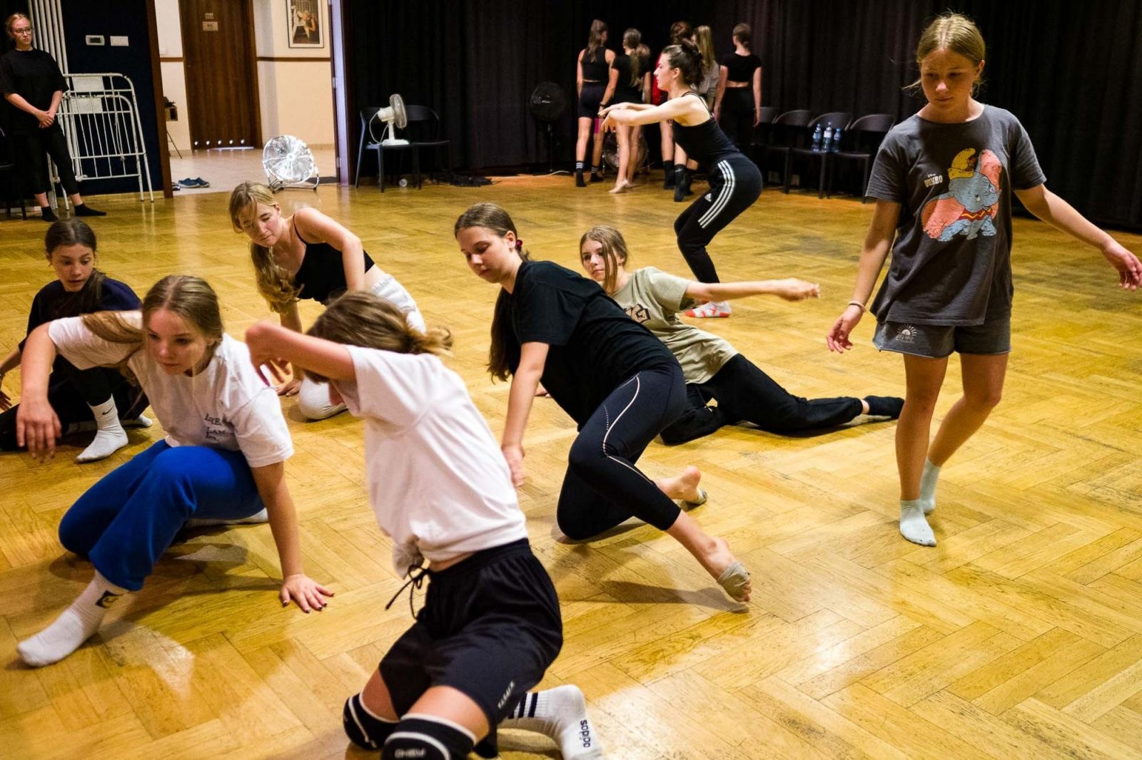 Zdjęcie w galerii na portalu naszraciborz.pl: Kolory życia. Dwudniowe polsko-czeskie warsztaty taneczne w RCK [FOTO] wiadomości z regionu