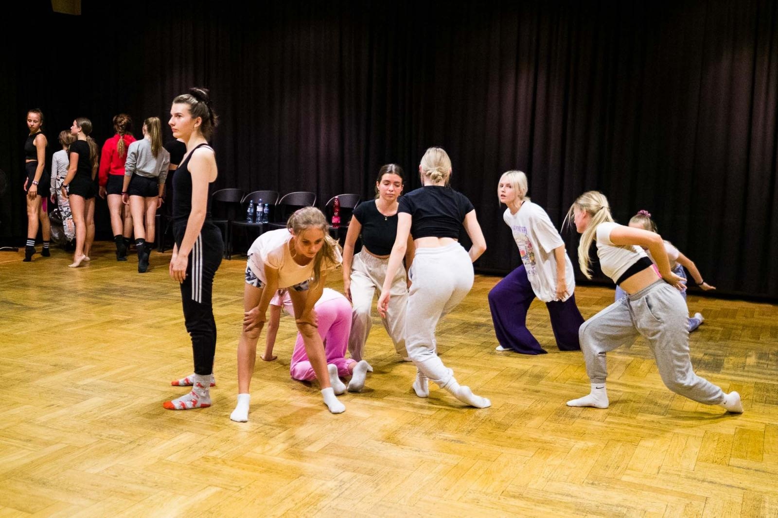 Zdjęcie w galerii na portalu naszraciborz.pl: Kolory życia. Dwudniowe polsko-czeskie warsztaty taneczne w RCK [FOTO] wiadomości z regionu