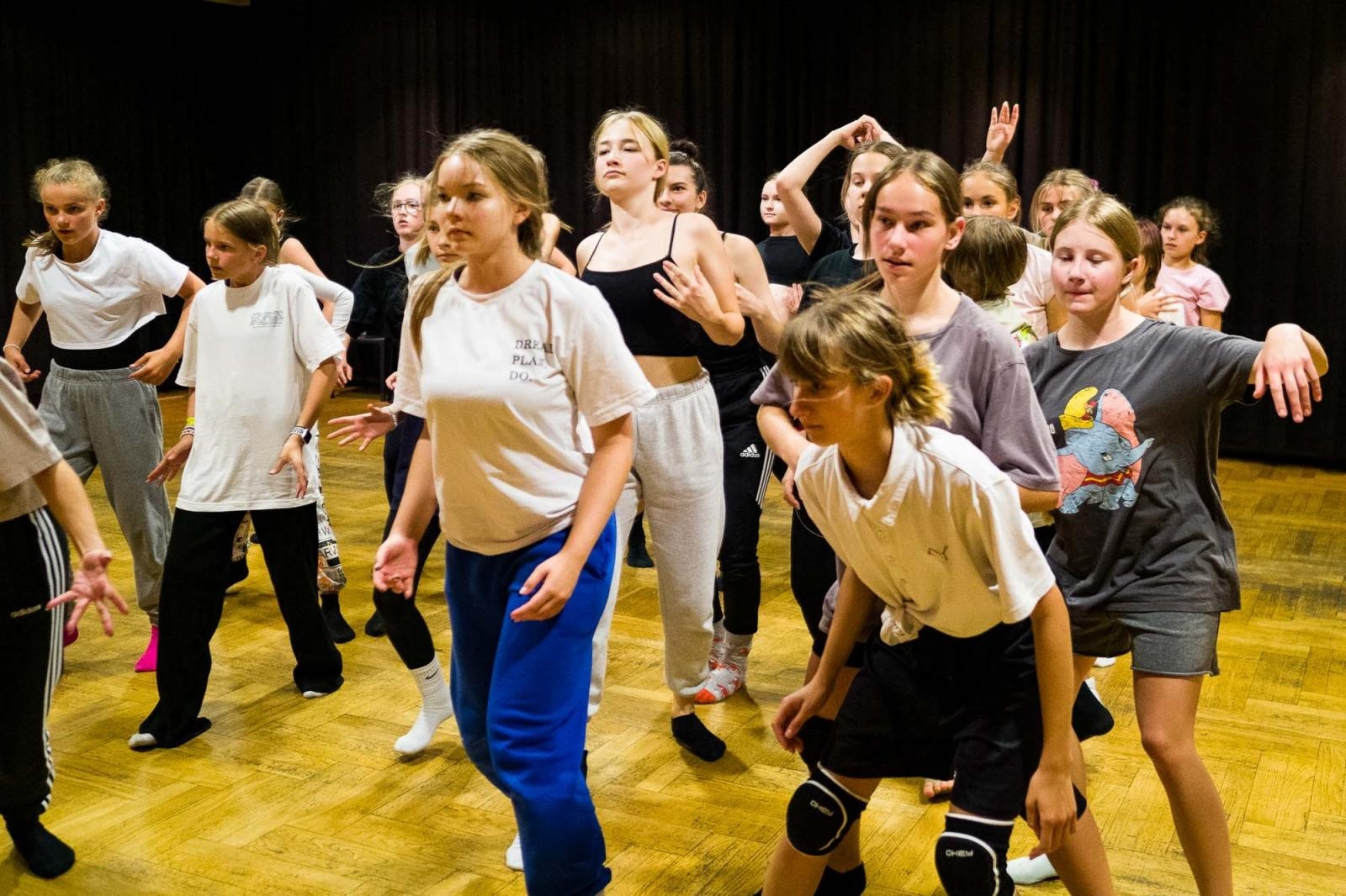 Zdjęcie w galerii na portalu naszraciborz.pl: Kolory życia. Dwudniowe polsko-czeskie warsztaty taneczne w RCK [FOTO] wiadomości z regionu