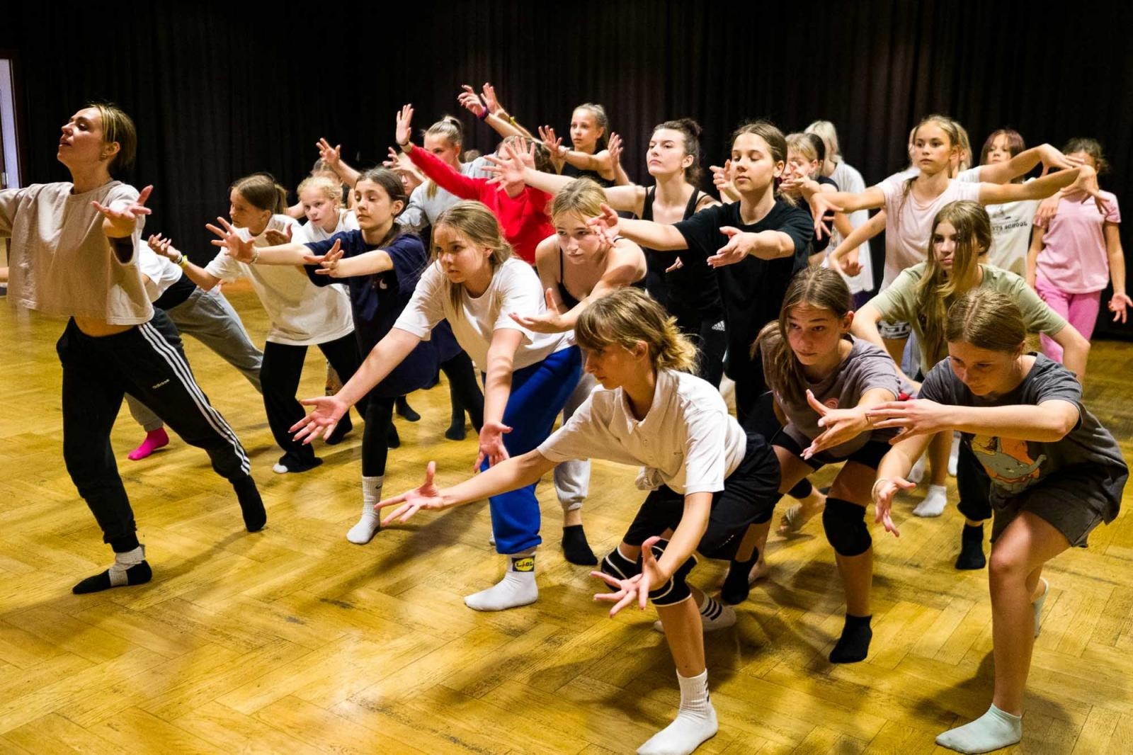 Zdjęcie w galerii na portalu naszraciborz.pl: Kolory życia. Dwudniowe polsko-czeskie warsztaty taneczne w RCK [FOTO] wiadomości z regionu