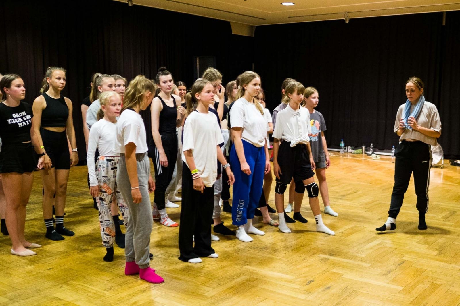 Zdjęcie w galerii na portalu naszraciborz.pl: Kolory życia. Dwudniowe polsko-czeskie warsztaty taneczne w RCK [FOTO] wiadomości z regionu