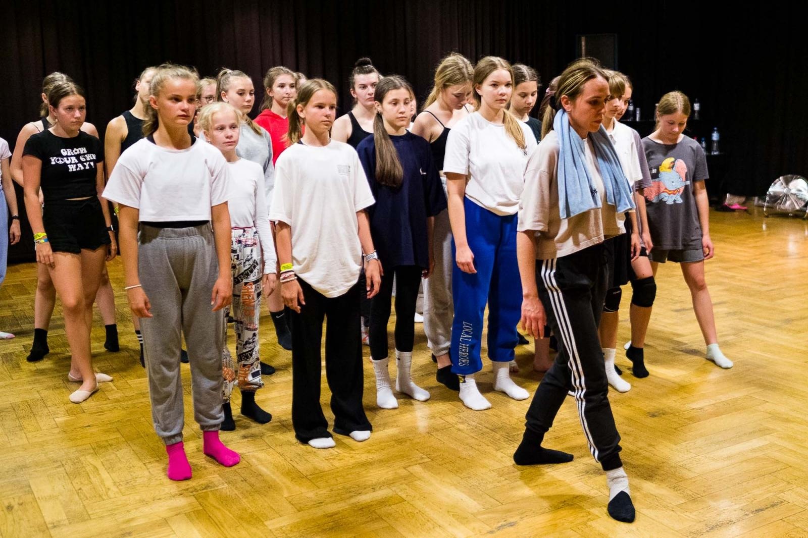 Zdjęcie w galerii na portalu naszraciborz.pl: Kolory życia. Dwudniowe polsko-czeskie warsztaty taneczne w RCK [FOTO] wiadomości z regionu