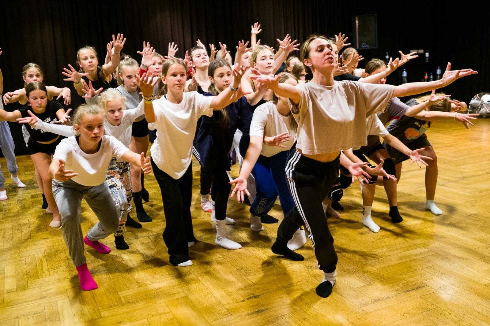 Zdjęcie w galerii na portalu naszraciborz.pl: Kolory życia. Dwudniowe polsko-czeskie warsztaty taneczne w RCK [FOTO] wiadomości z regionu