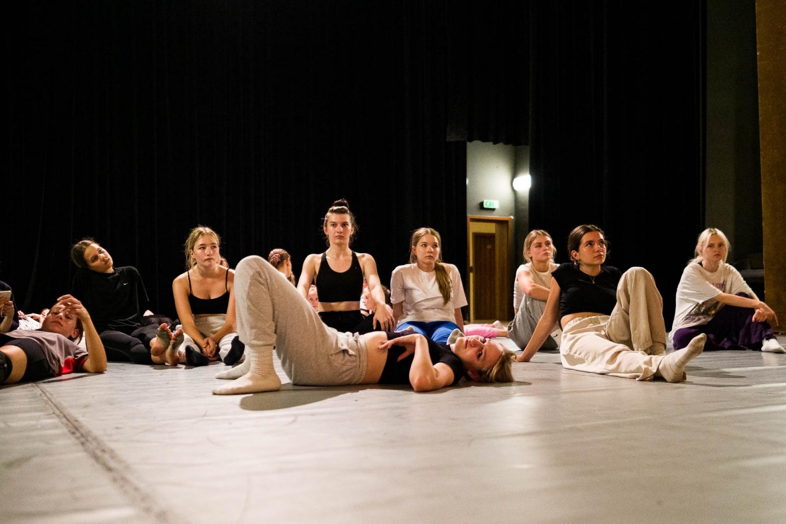Zdjęcie w galerii na portalu naszraciborz.pl: Kolory życia. Dwudniowe polsko-czeskie warsztaty taneczne w RCK [FOTO] wiadomości z regionu