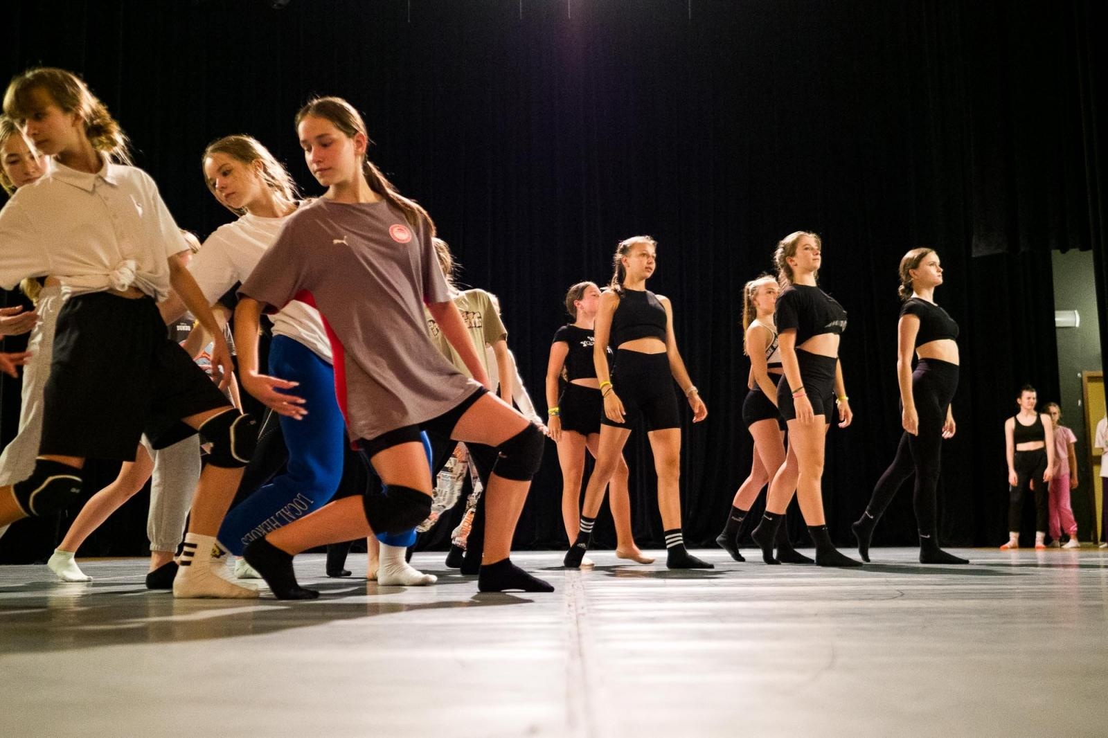 Zdjęcie w galerii na portalu naszraciborz.pl: Kolory życia. Dwudniowe polsko-czeskie warsztaty taneczne w RCK [FOTO] wiadomości z regionu